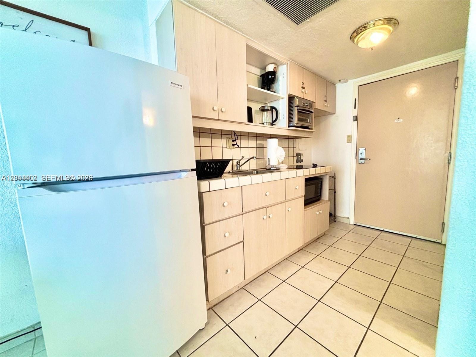 19201 Collins Avenue 606 Property Photo 14