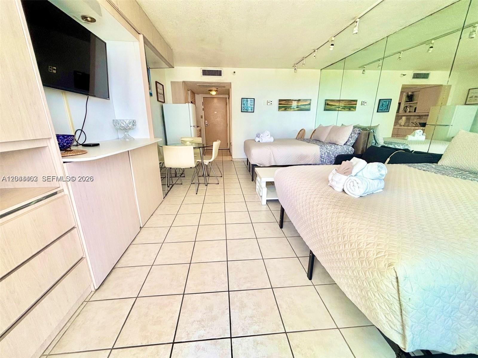 19201 Collins Avenue 606 Property Photo 16