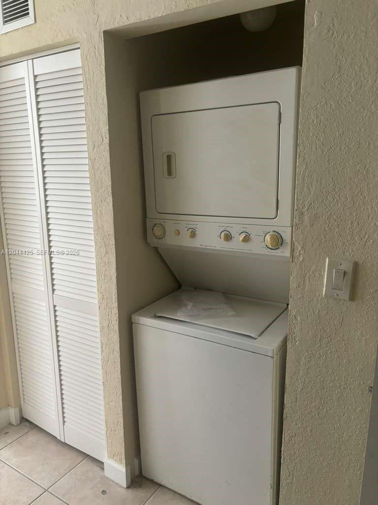 1663 Se 27th Drive 207 Property Photo 2