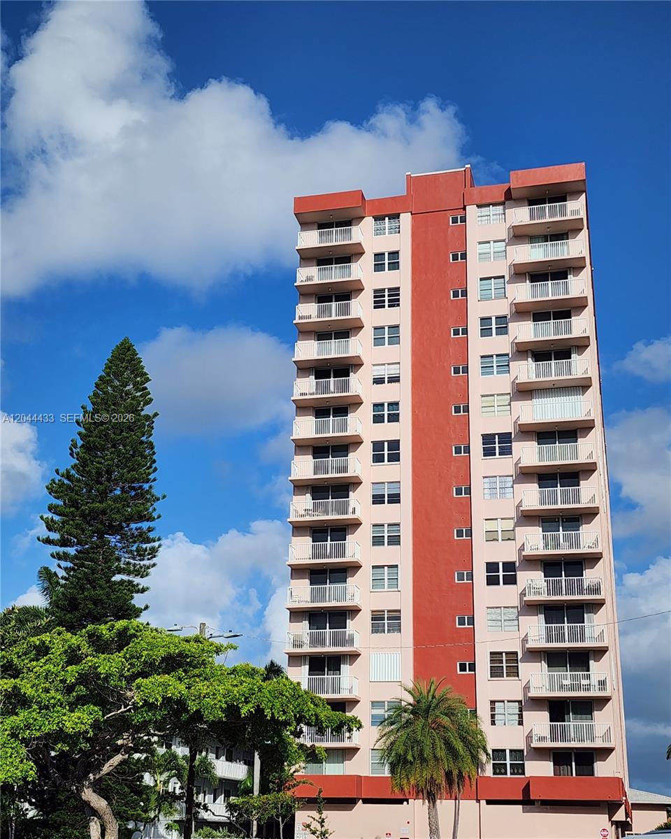 3161 S Ocean Drive 404 Property Photo 1