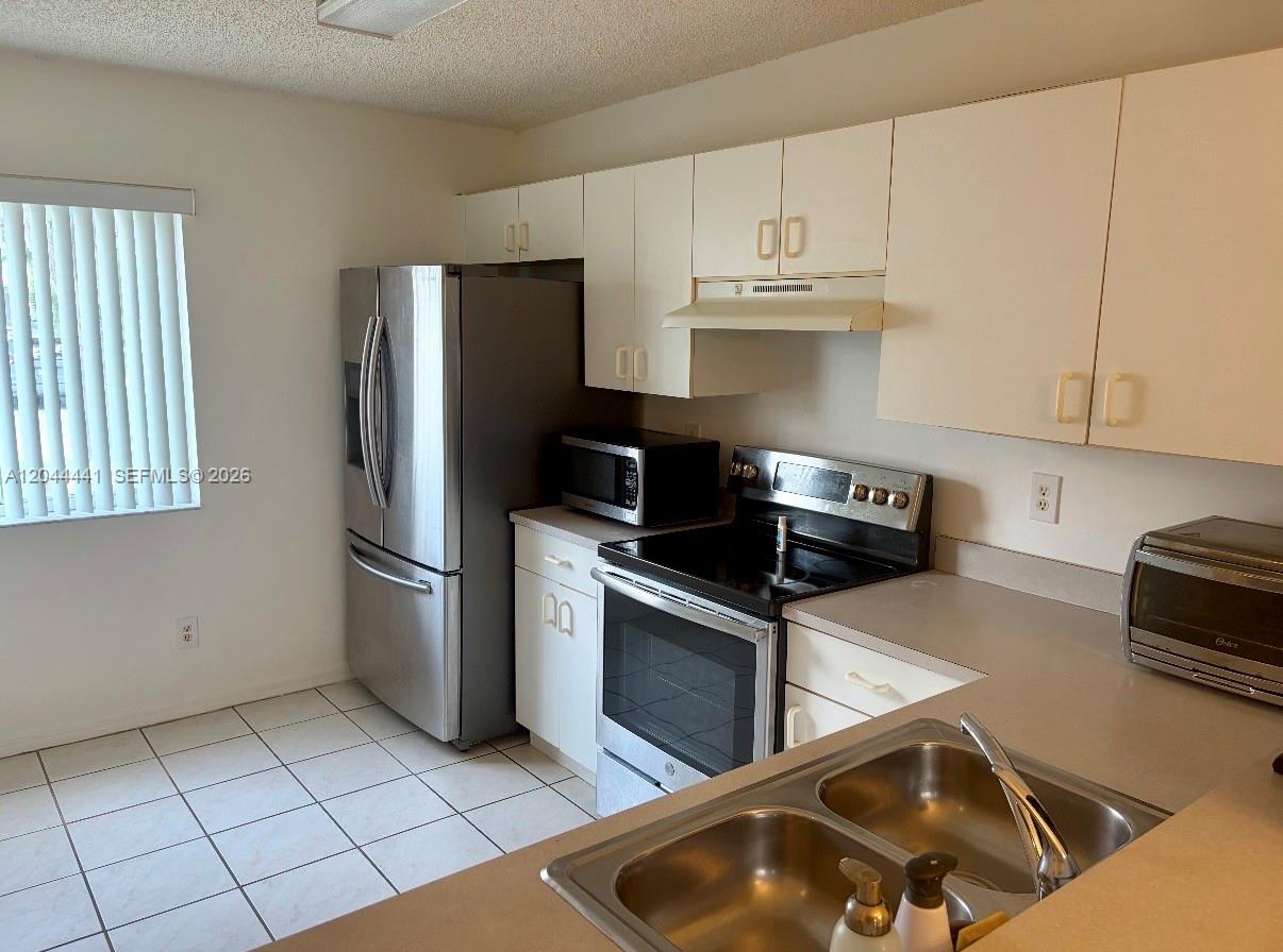 829 Nw 208th Way Property Photo 2