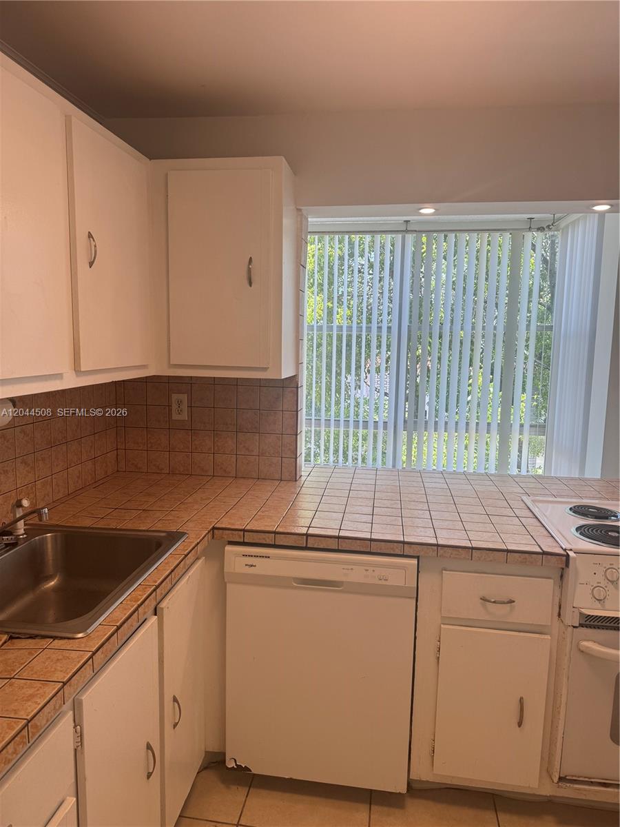 210 172nd Street 429 Property Photo 5