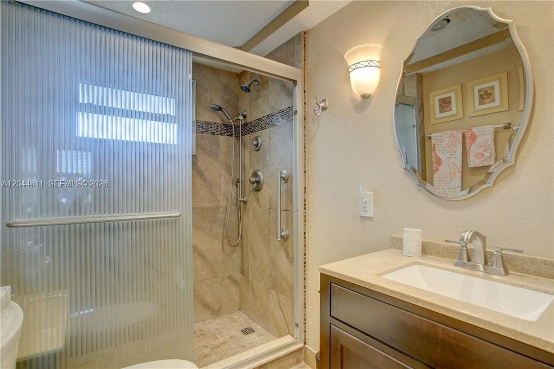 401 N Riverside Drive 504 Property Photo 16