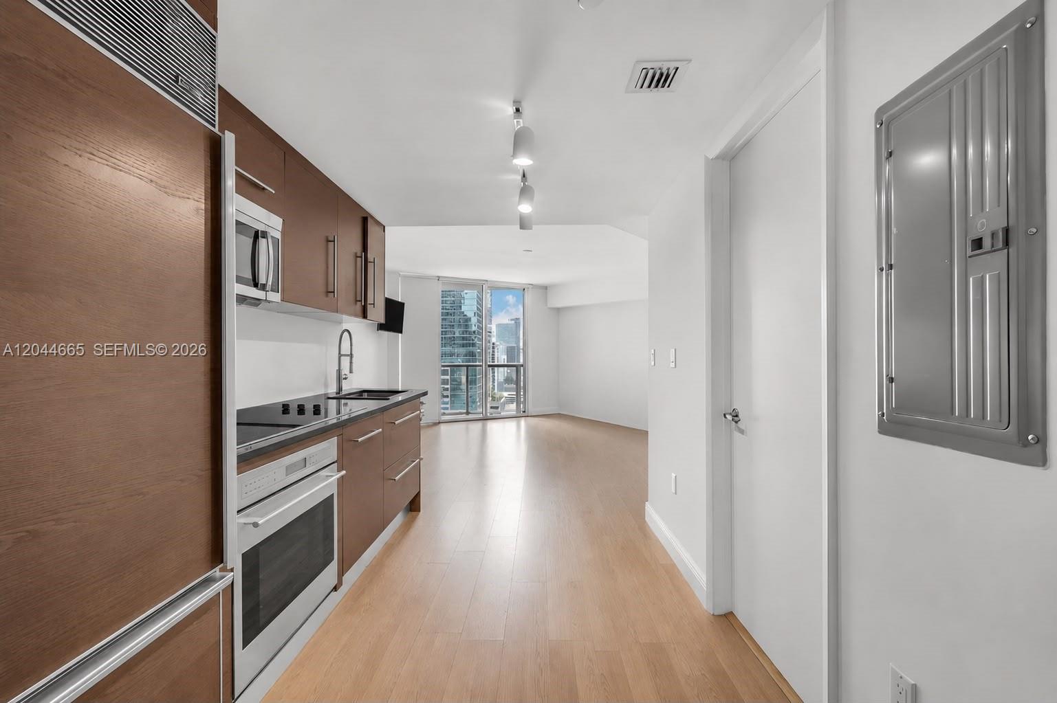 475 Brickell Avenue 2508 Property Photo 1