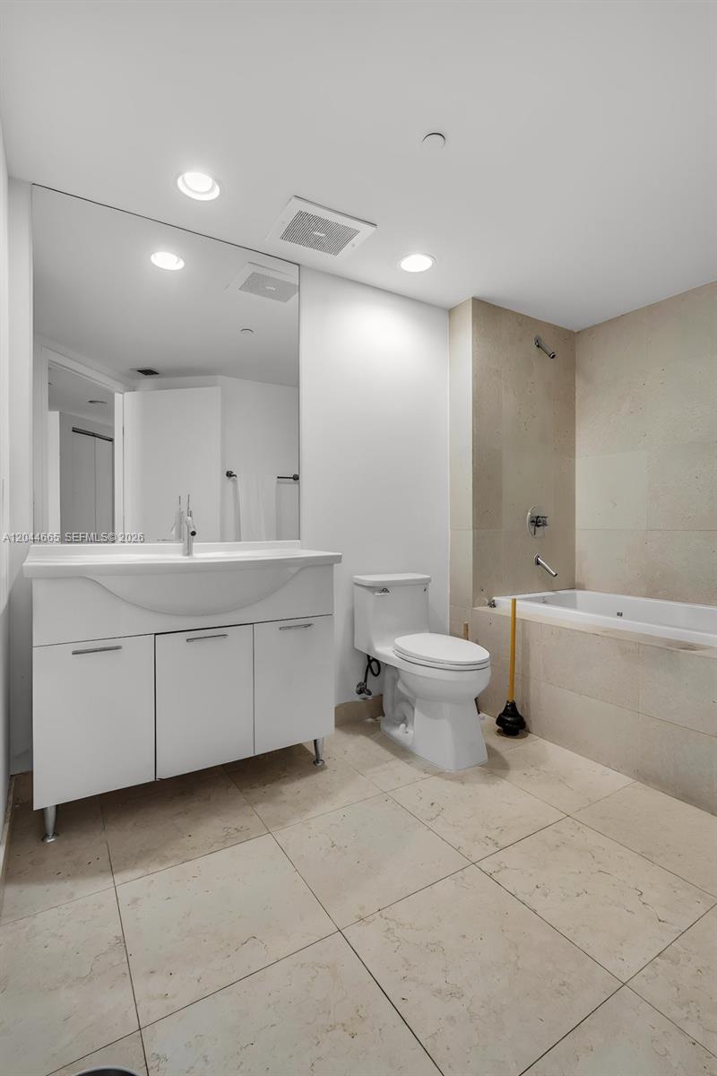 475 Brickell Avenue 2508 Property Photo 10