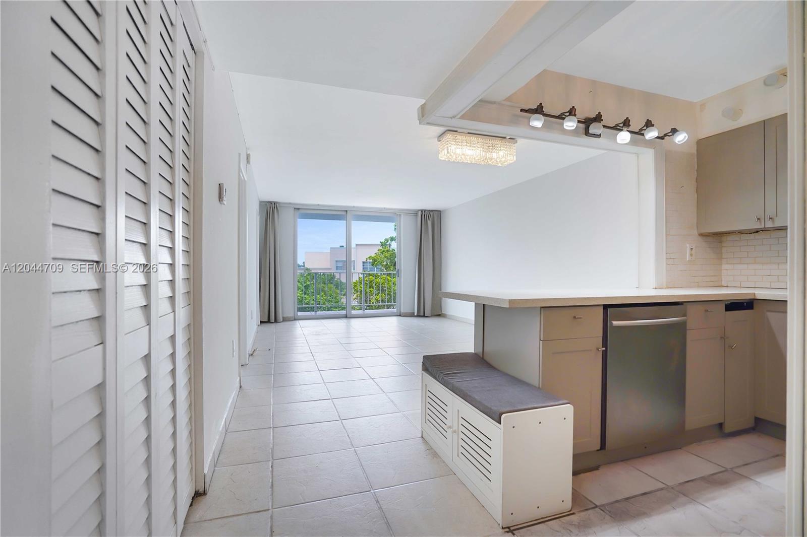 6900 Bay Drive 3h Property Photo 1