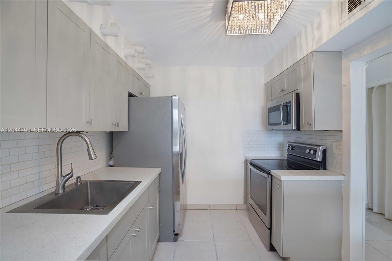 6900 Bay Drive 3h Property Photo 10
