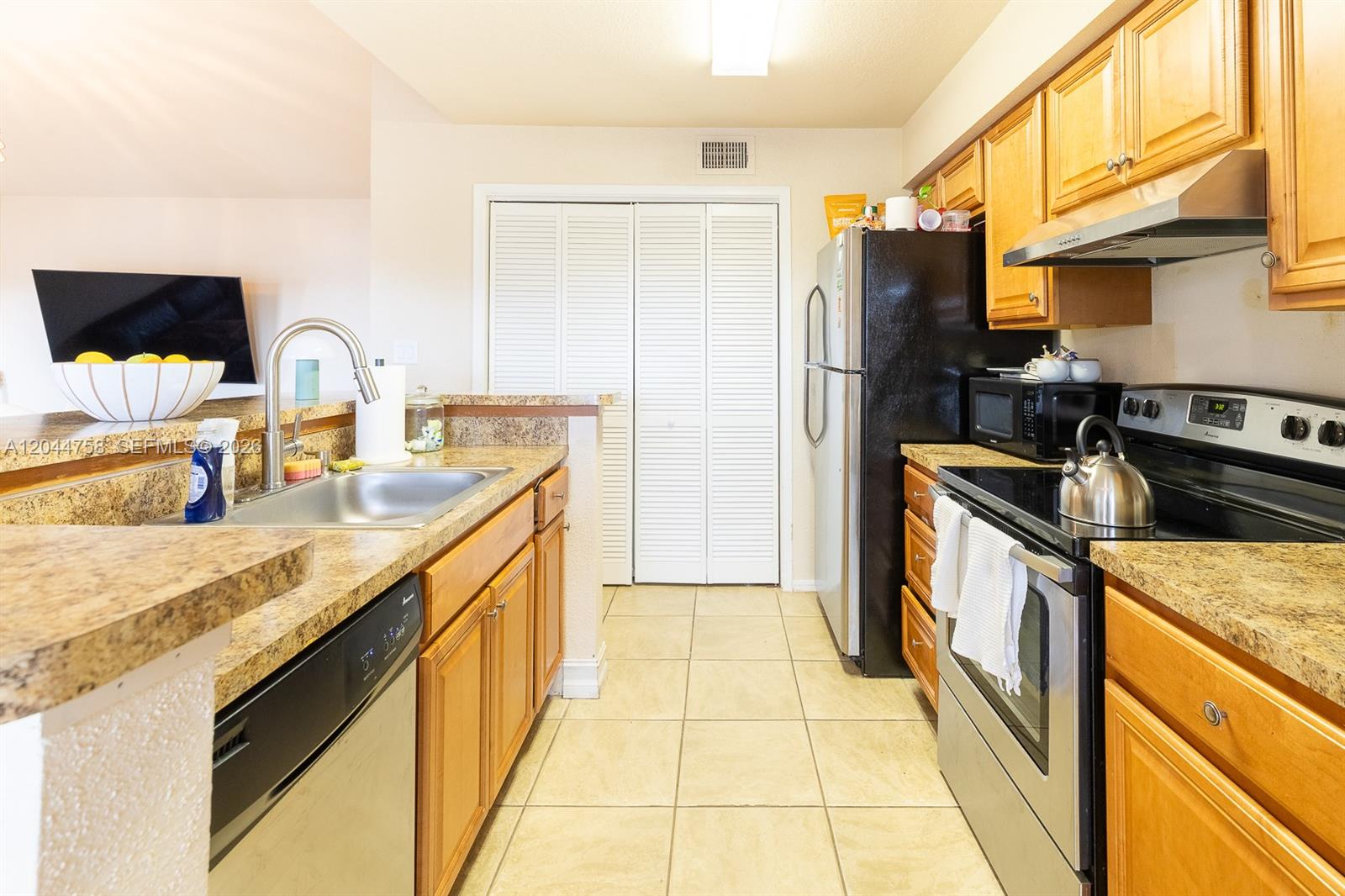 A12044758 Property Photo 11
