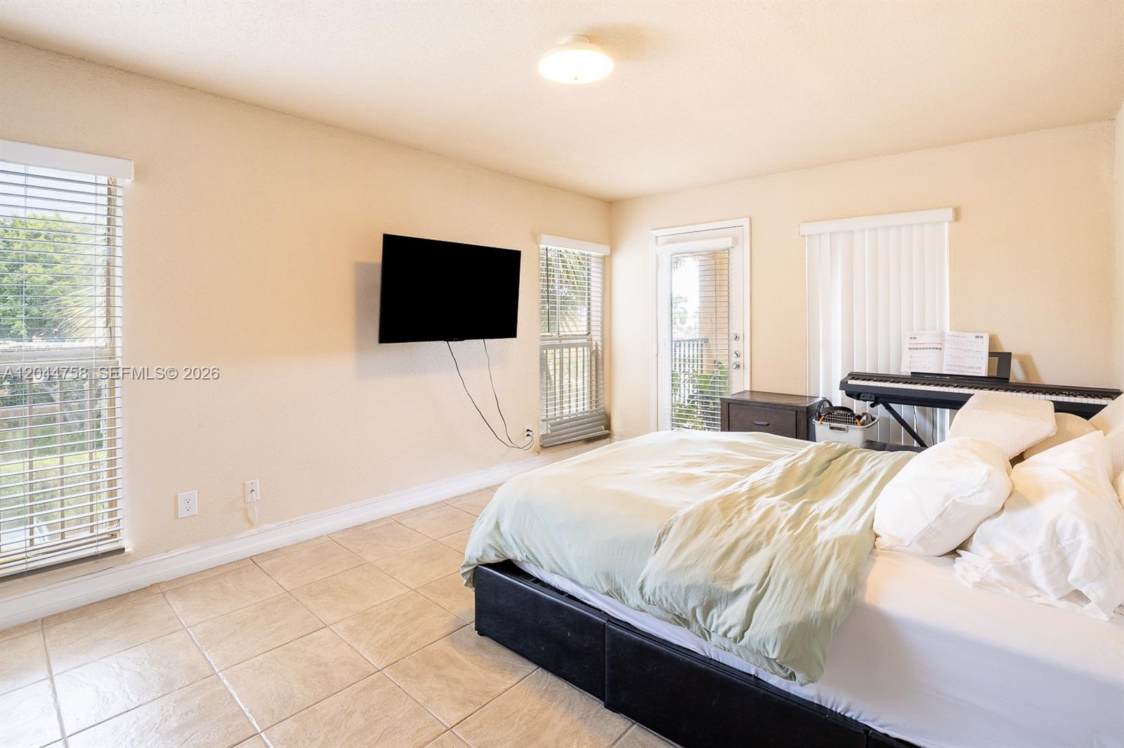 A12044758 Property Photo 18