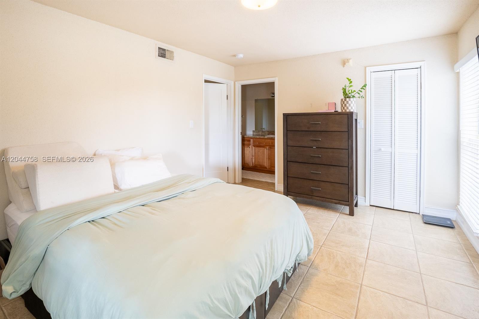 A12044758 Property Photo 20
