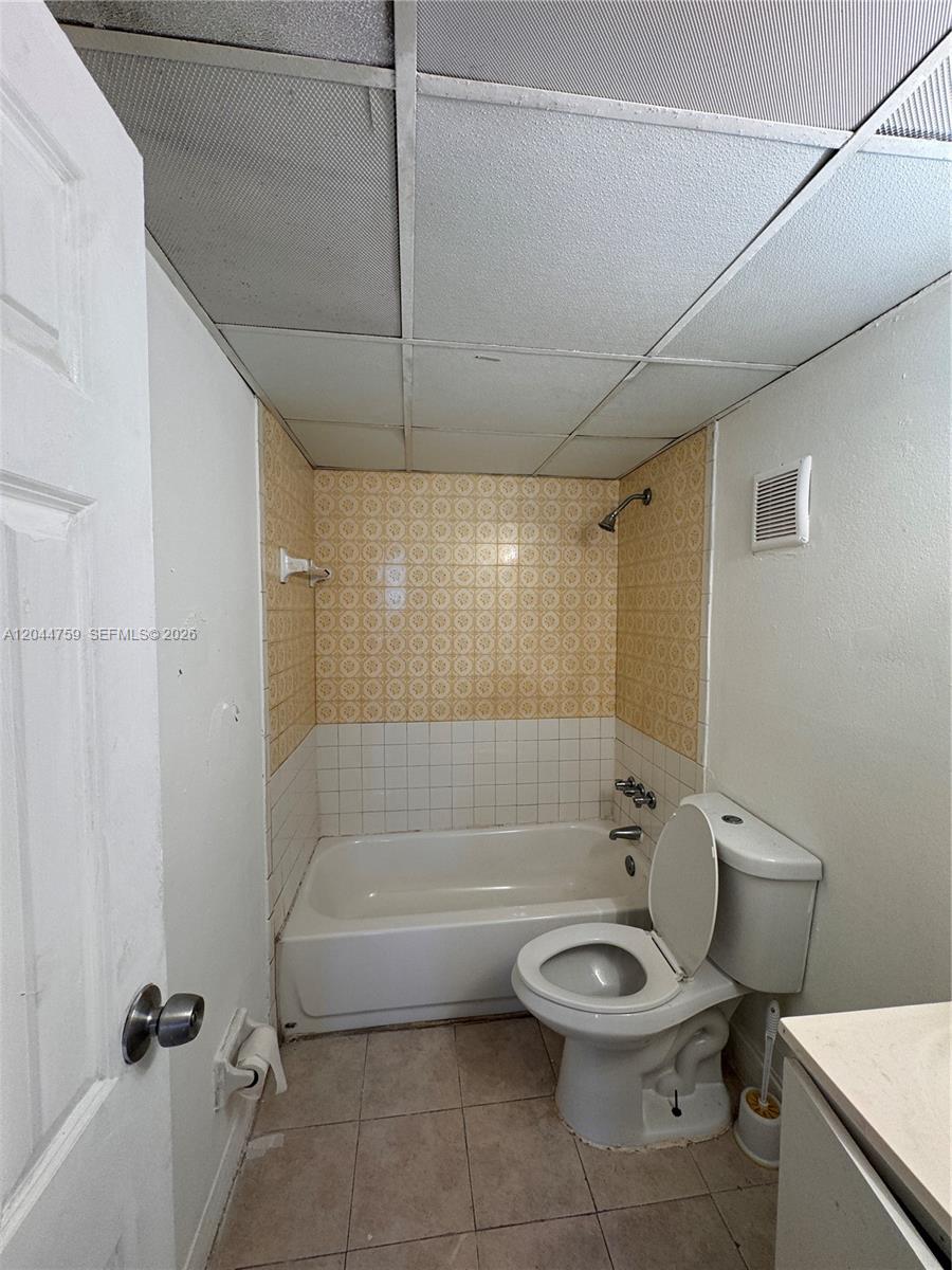1756 Nw 55th Avenue 101 Property Photo 1