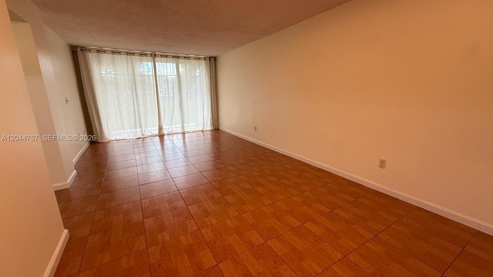 110 Fontainebleau Boulevard 101 Property Photo 6