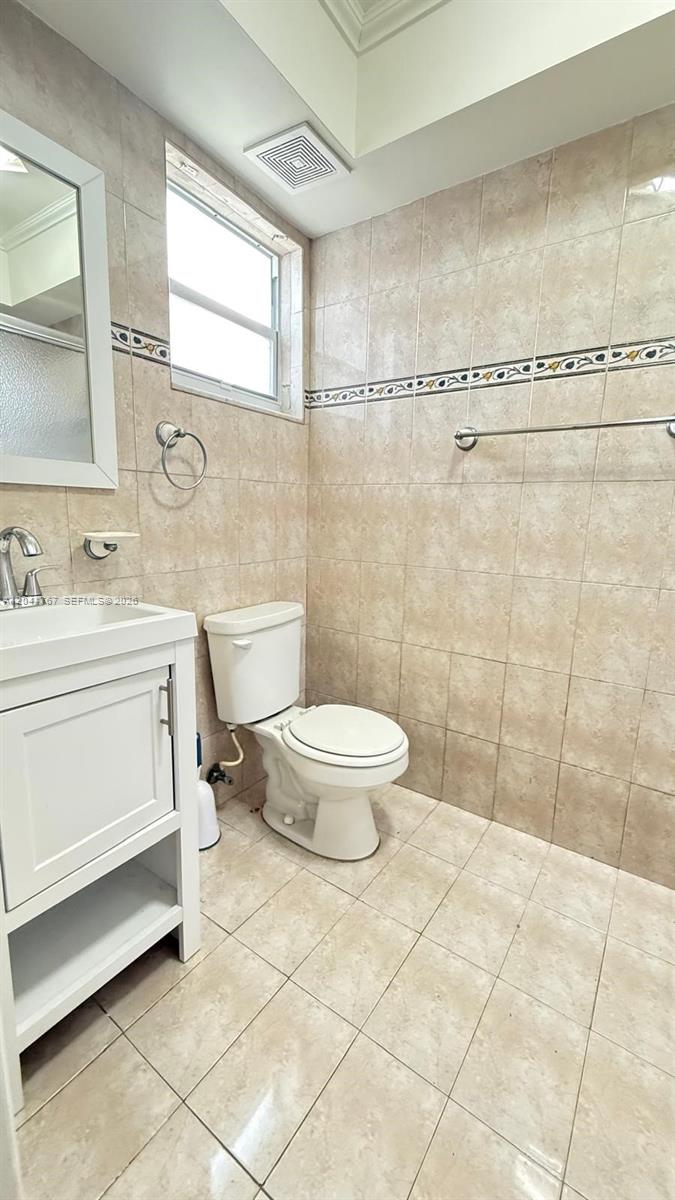 110 Fontainebleau Boulevard 101 Property Photo 14