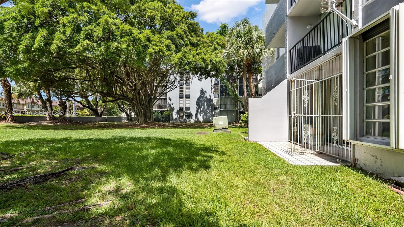 110 Fontainebleau Boulevard 101 Property Photo 26