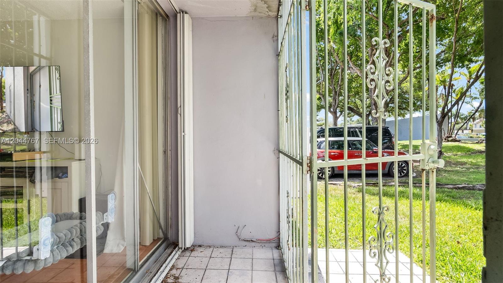 110 Fontainebleau Boulevard 101 Property Photo 31