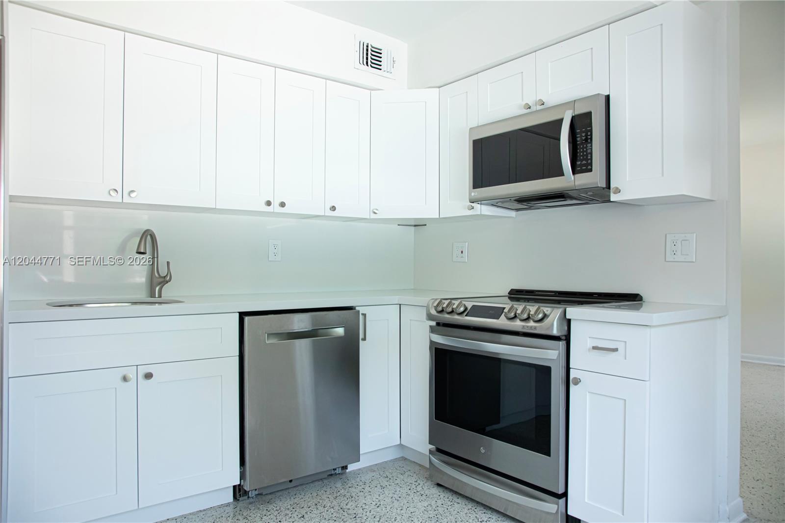 1226 Sw 30th Avenue 1226 Property Photo 2