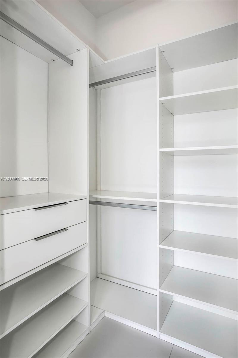 501 Ne 31st Street 204 Property Photo 16