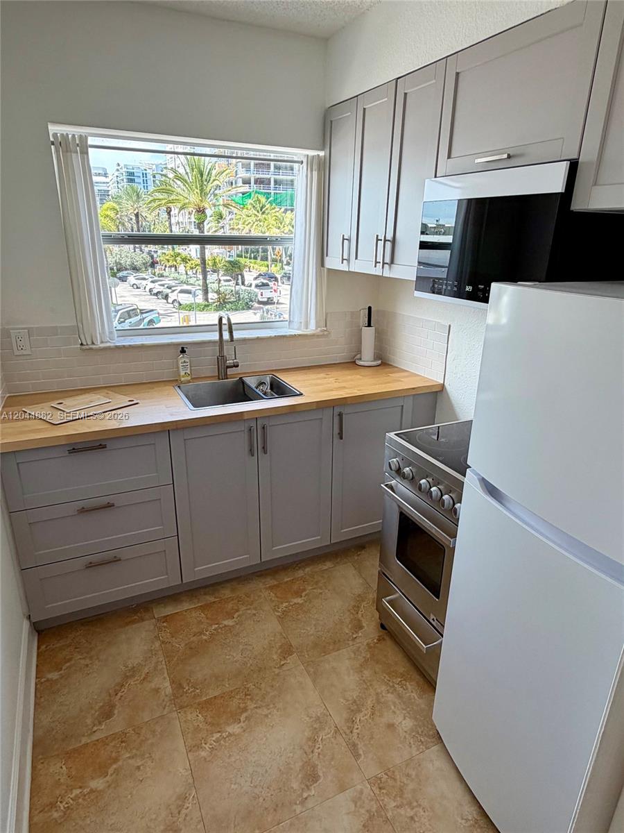 9248 Collins Avenue 205 Property Photo 4