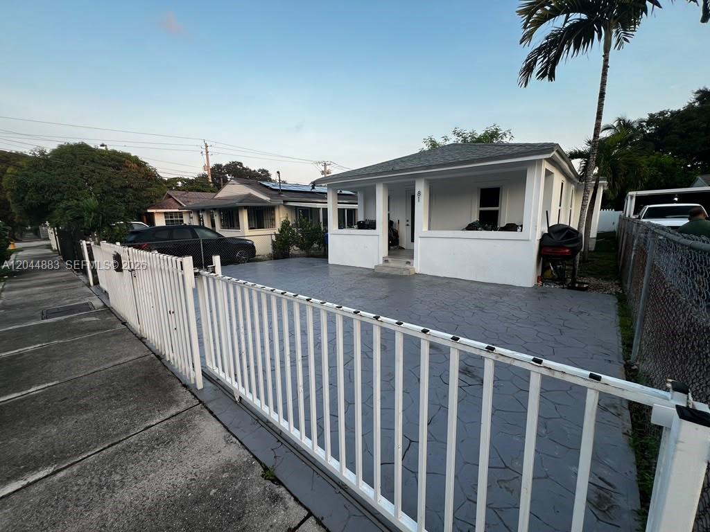 81 Nw 44th Street Property Photo 2