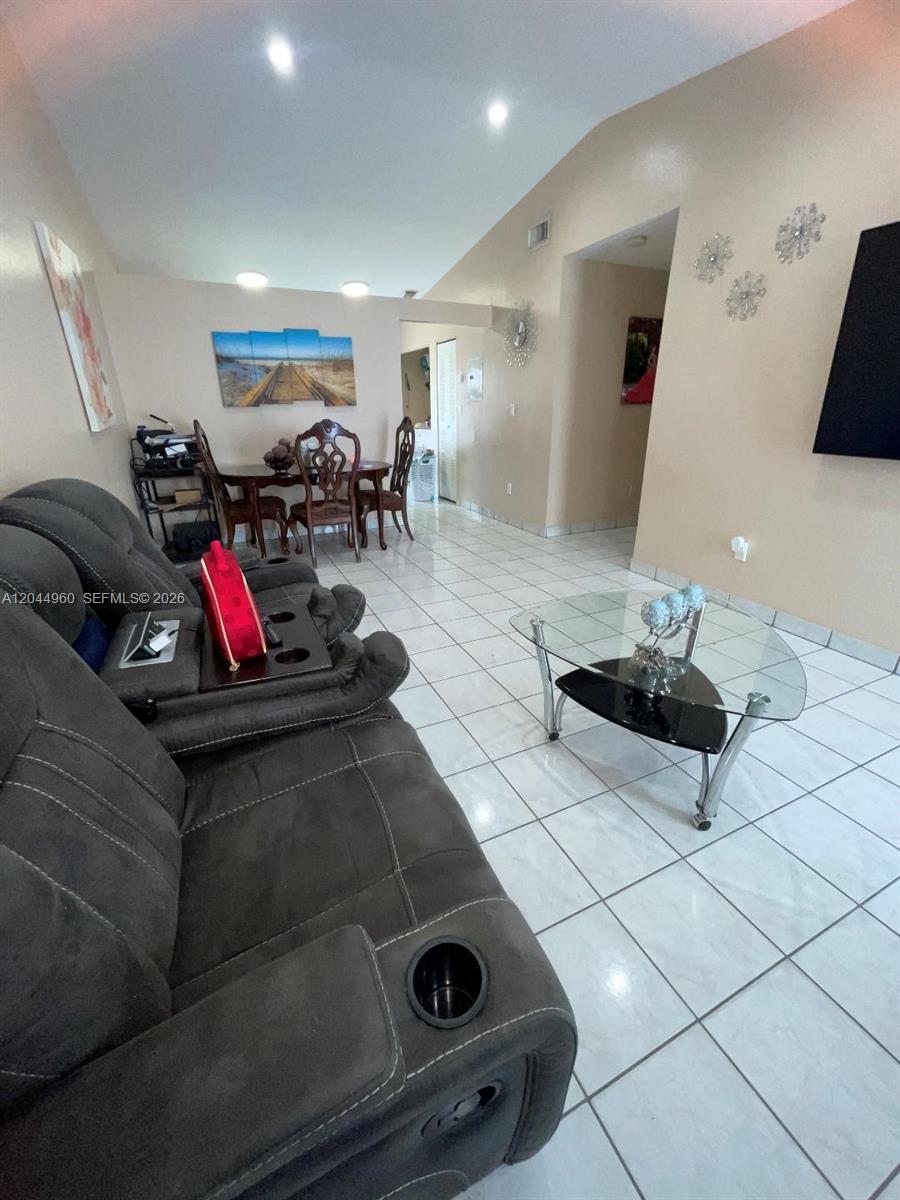 7681 Nw 178th Terrace Property Photo 5