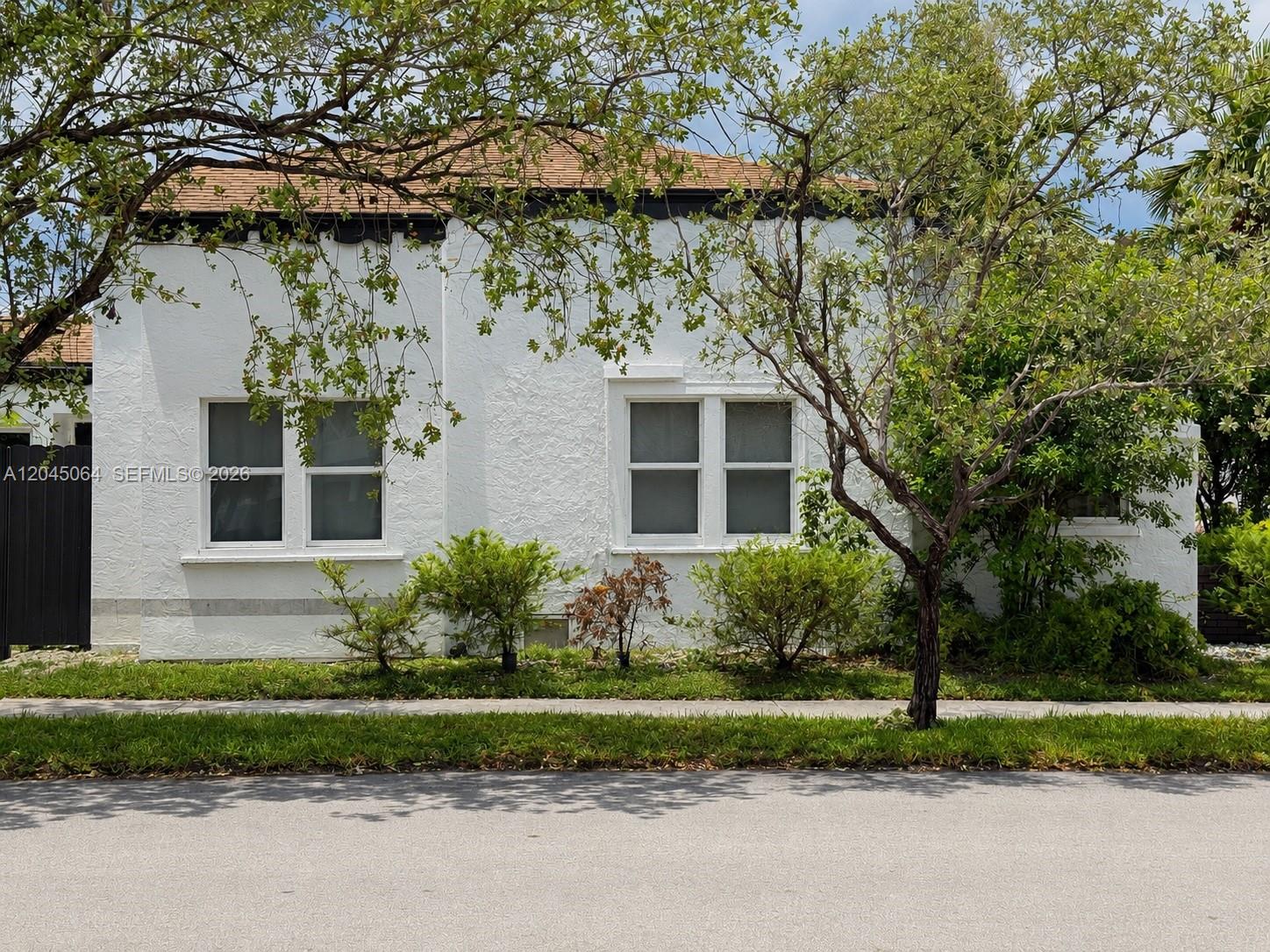1700 Dewey Street Property Photo 3