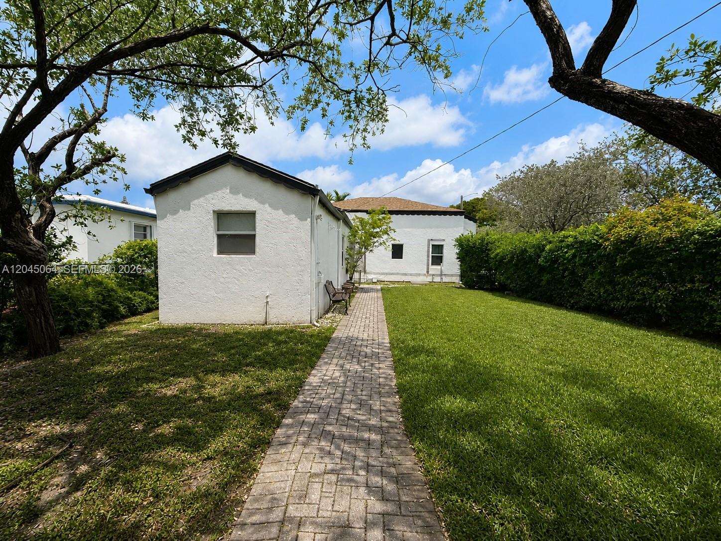 1700 Dewey Street Property Photo 4