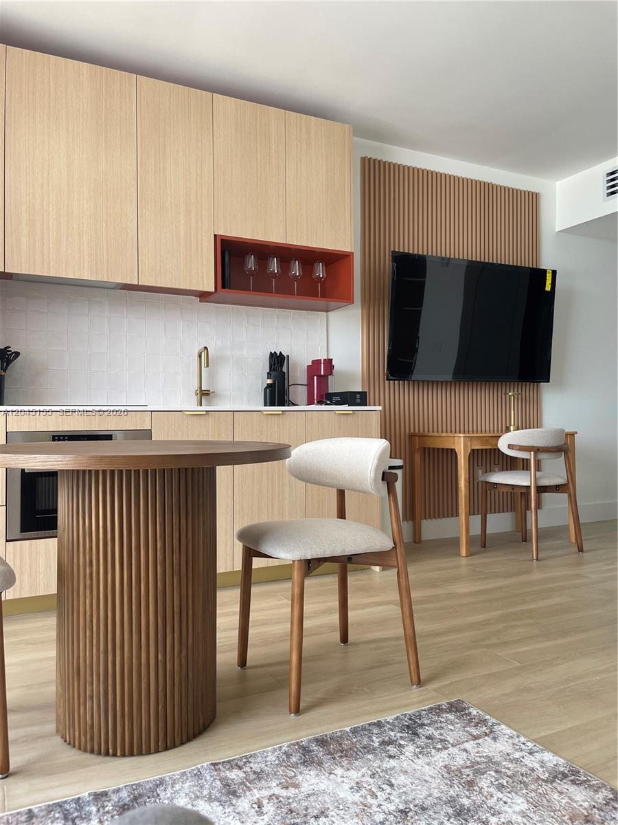 90 Ne 32 819 Property Photo 2