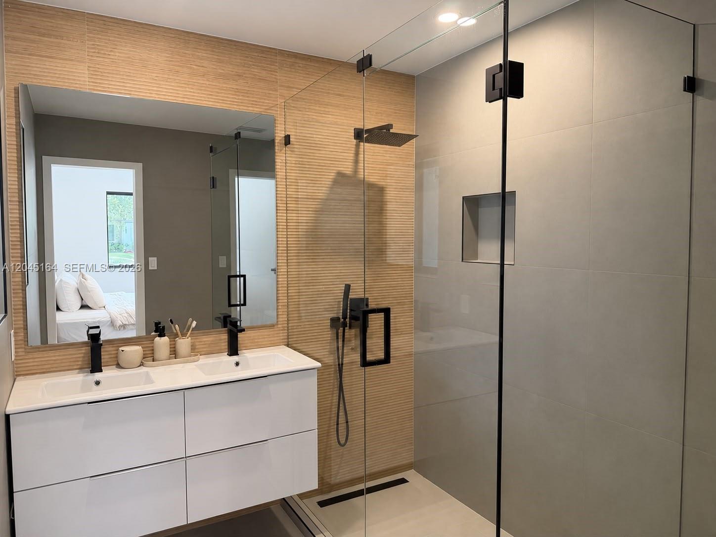 2 Ne 91st Street Property Photo 8