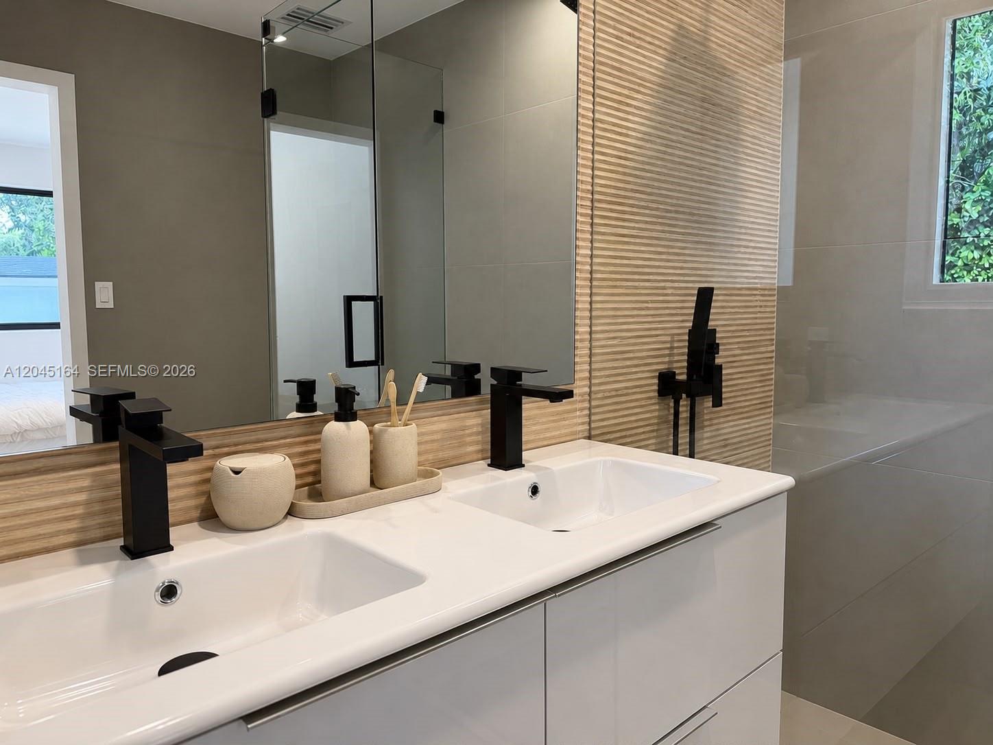 2 Ne 91st Street Property Photo 10