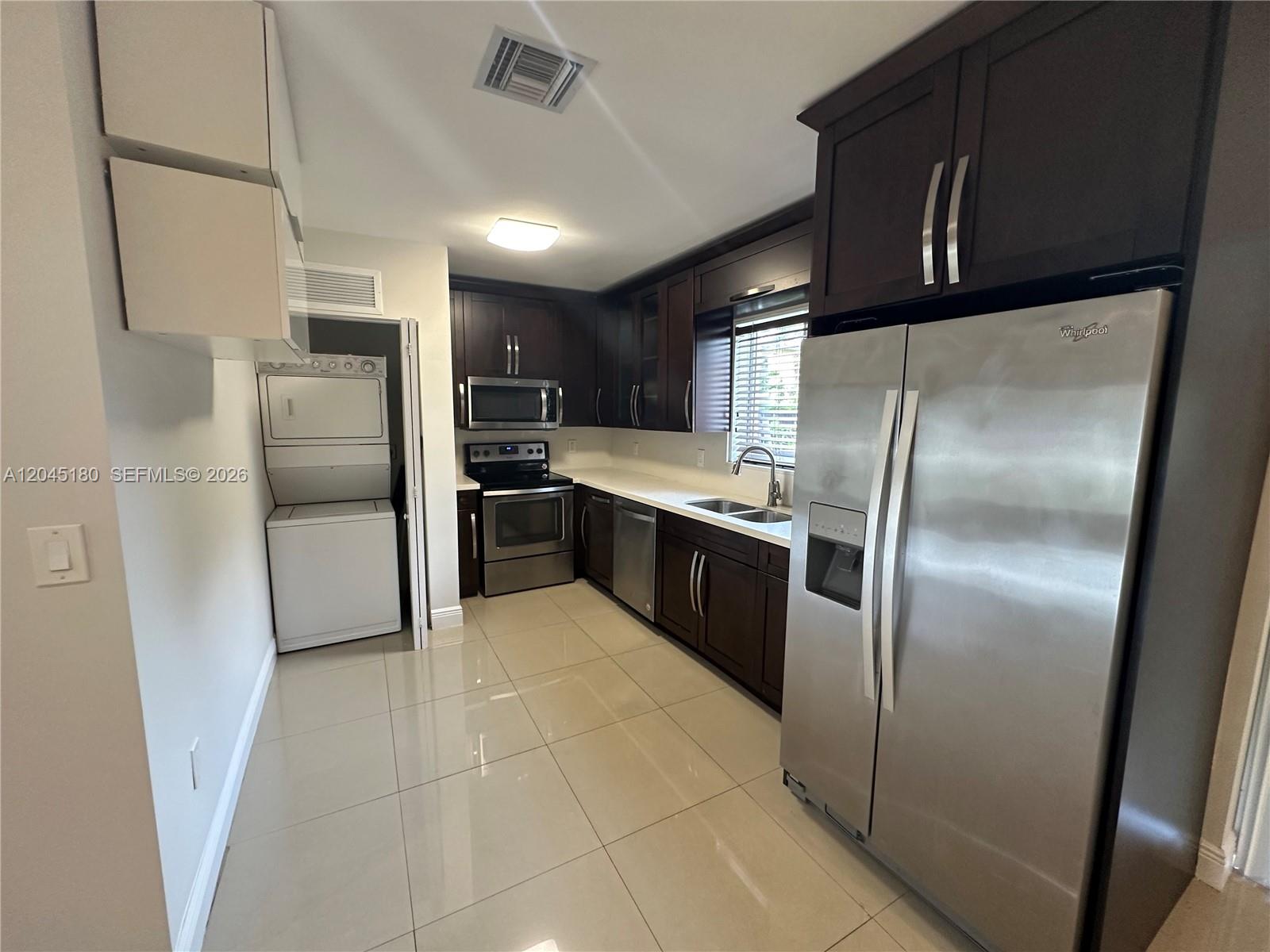2155 Biarritz Drive Property Photo 4