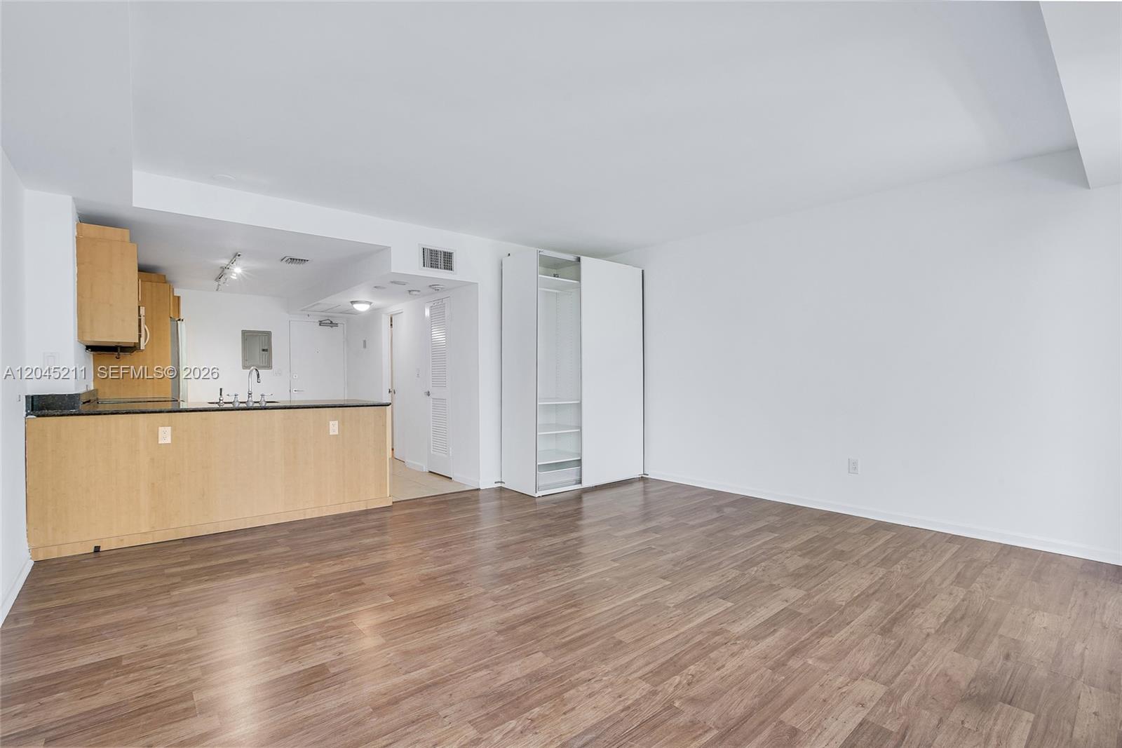 10275 Collins Avenue 201 Property Photo 5