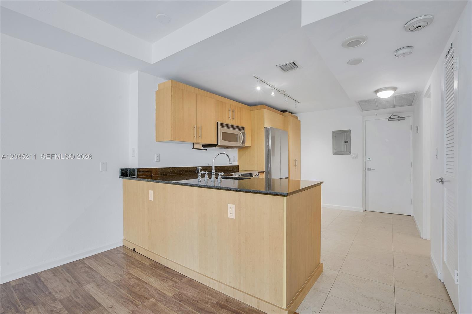 10275 Collins Avenue 201 Property Photo 8
