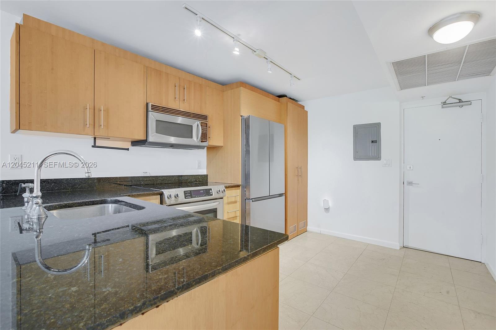 10275 Collins Avenue 201 Property Photo 11