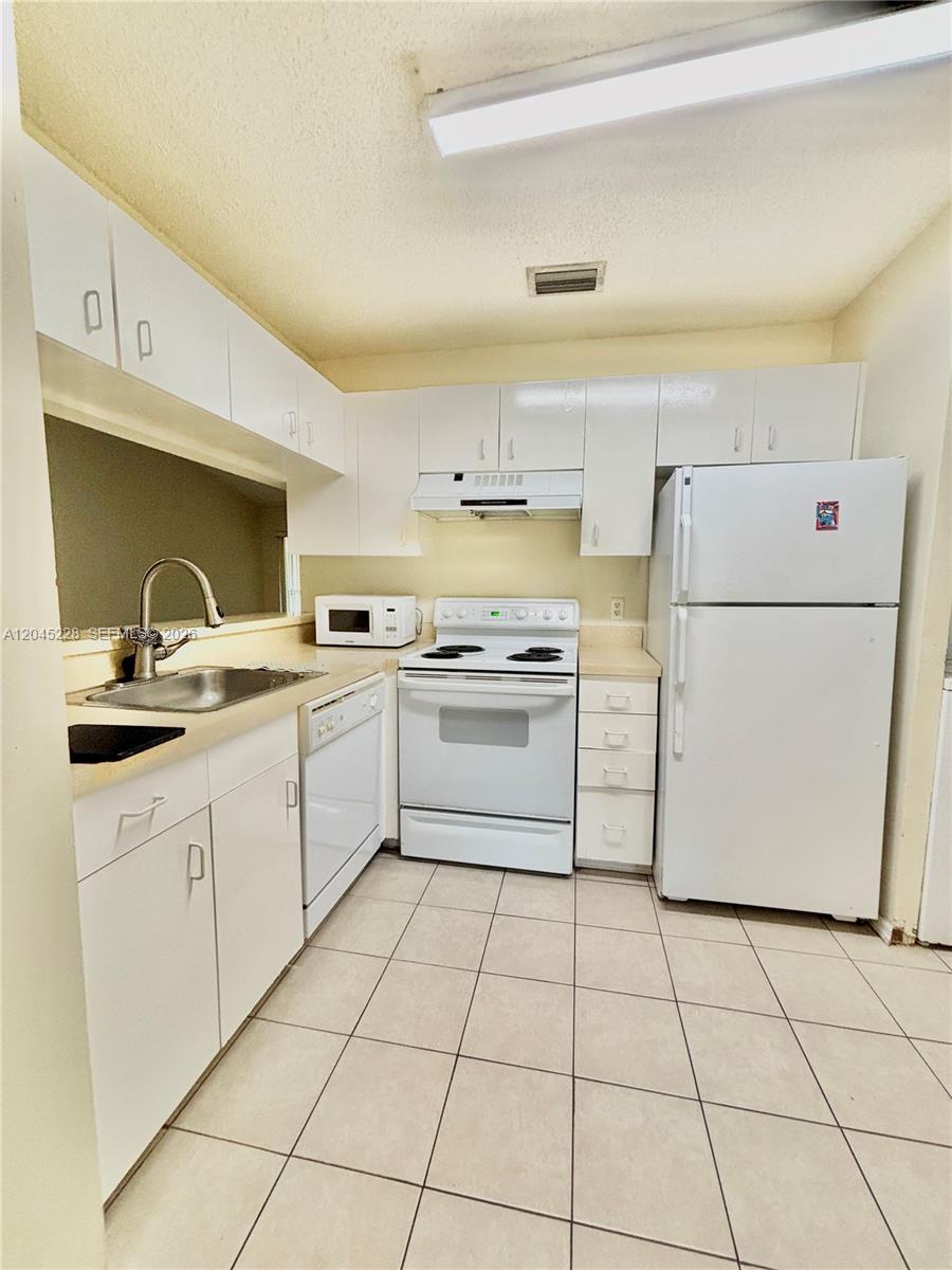 1040 Coral Club Drive 1040 Property Photo 12