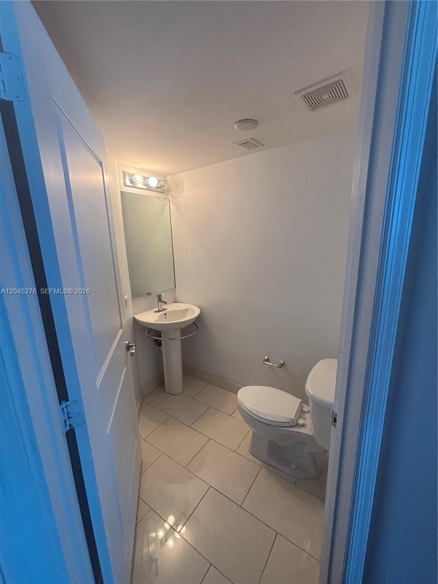 480 NE 30th Street 1004 Property Photo 1