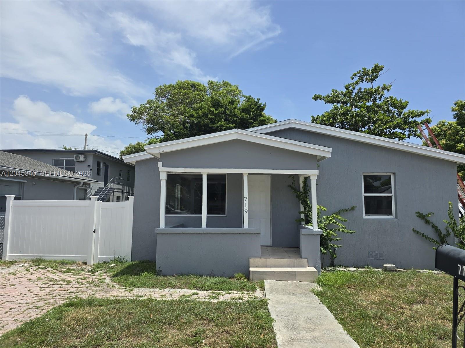719 21st Street Property Photo 1