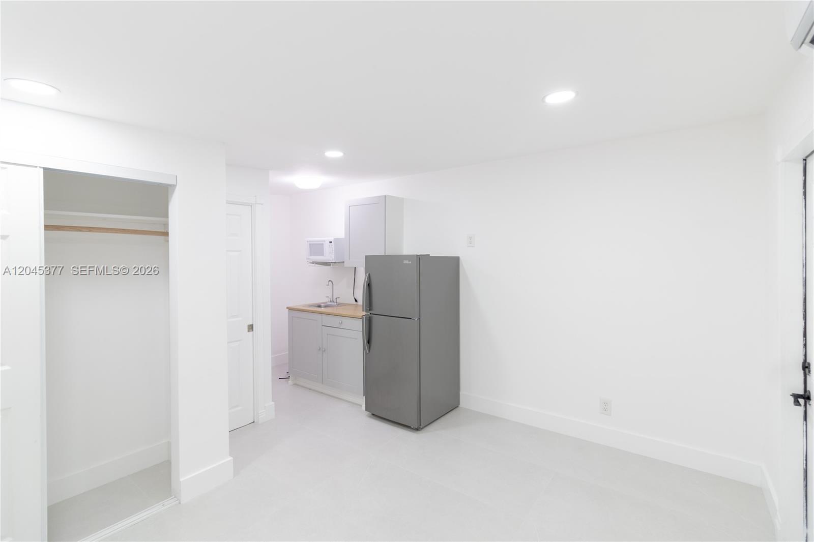 5803 Buchanan Street Property Photo 6