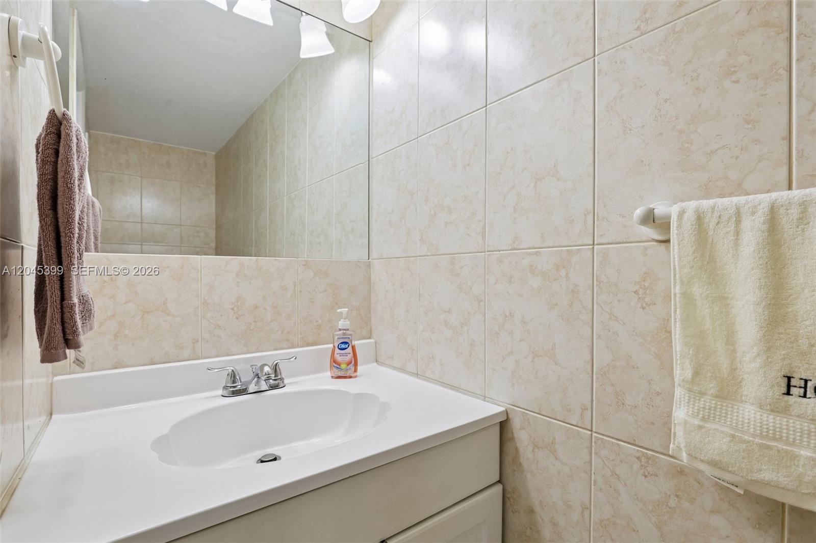 1300 W 53rd Street 25 Property Photo 18