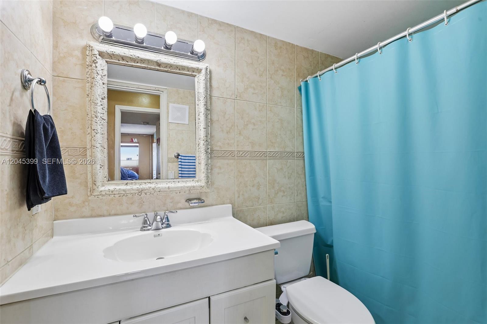 1300 W 53rd Street 25 Property Photo 19