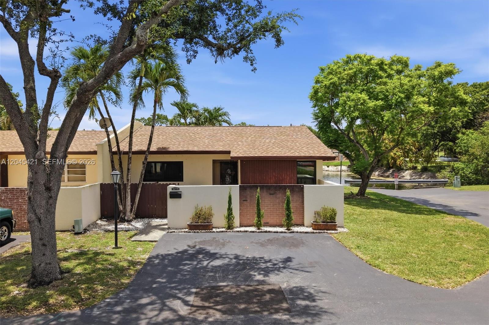 13776 Kendale Lakes Drive