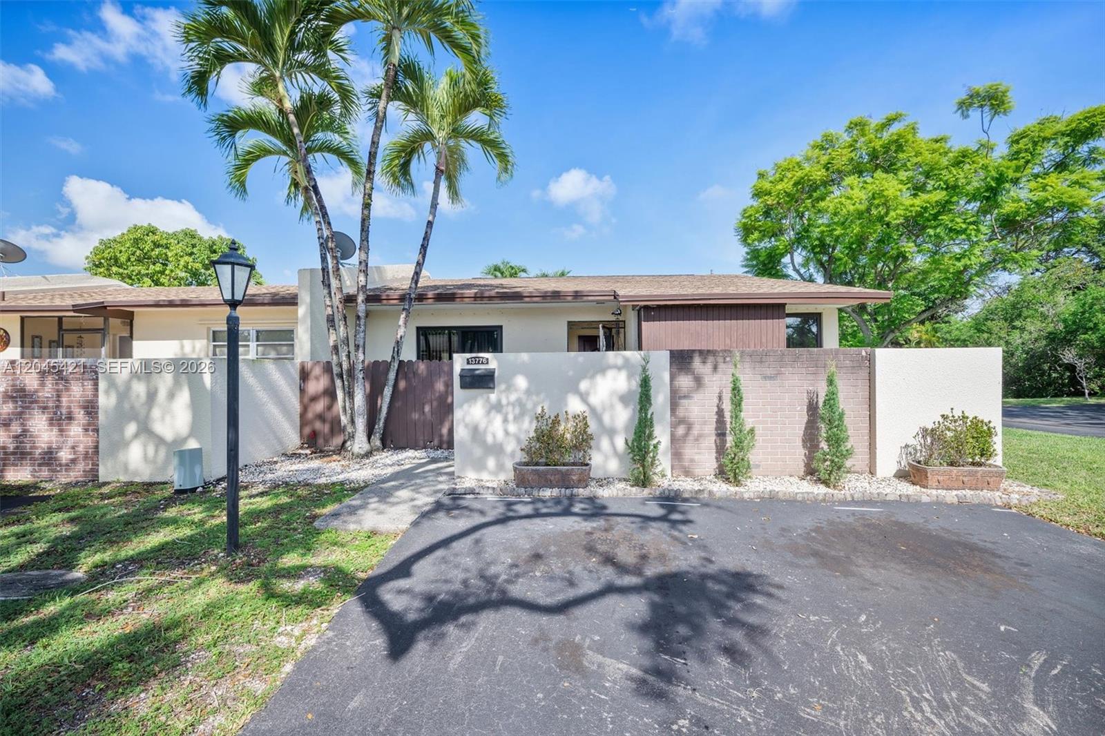 13776 Kendale Lakes Drive Property Photo 4