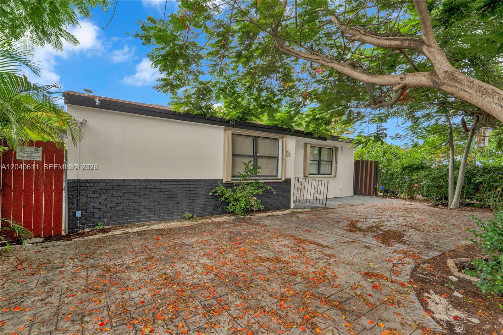 2827 Adams Street Property Photo 1