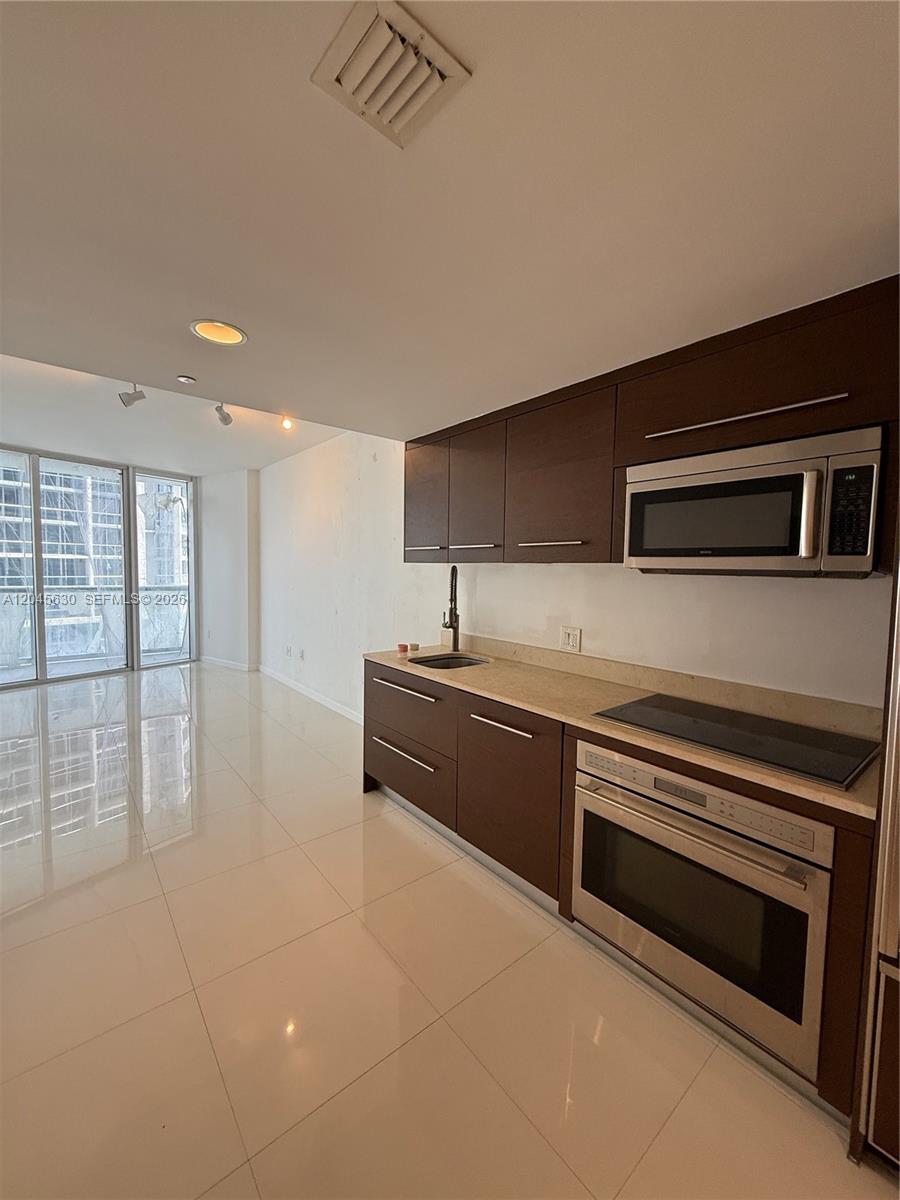 495 Brickell Avenue 3106 Property Photo 3