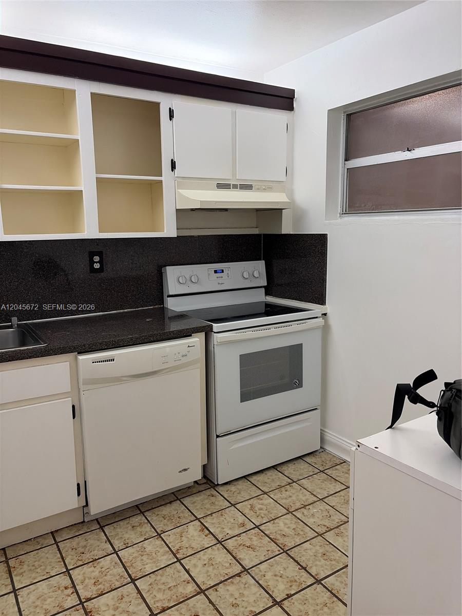 1150 Collins Avenue 404 Property Photo 1