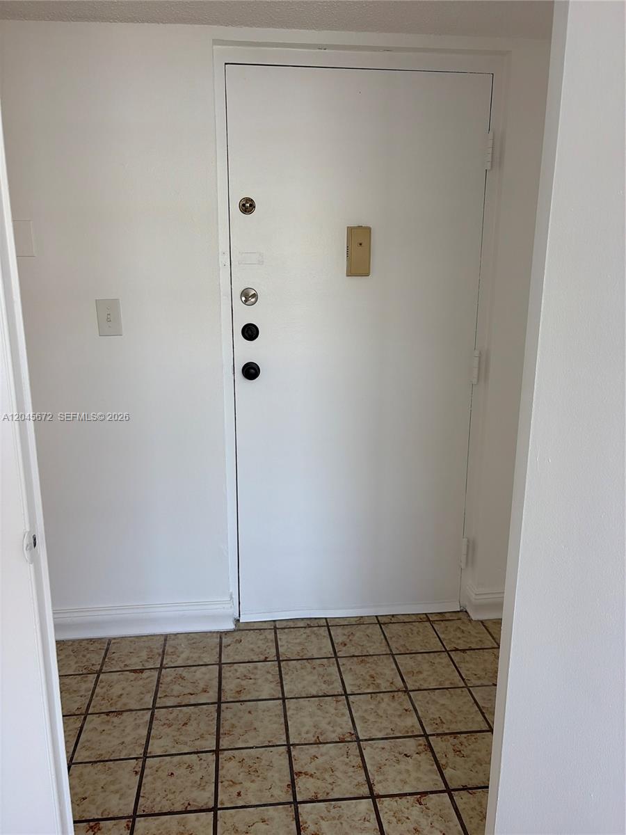 1150 Collins Avenue 404 Property Photo 4
