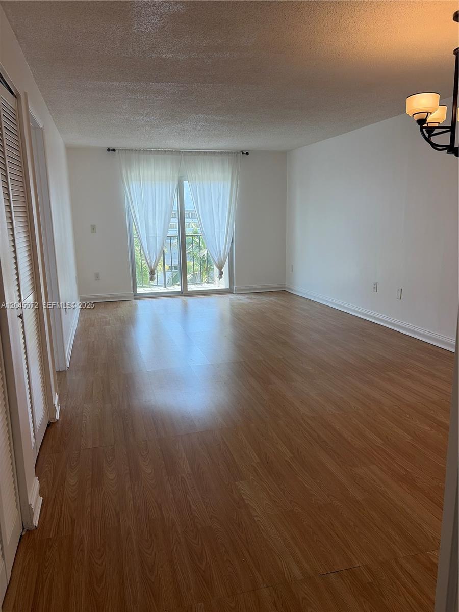 1150 Collins Avenue 404 Property Photo 8