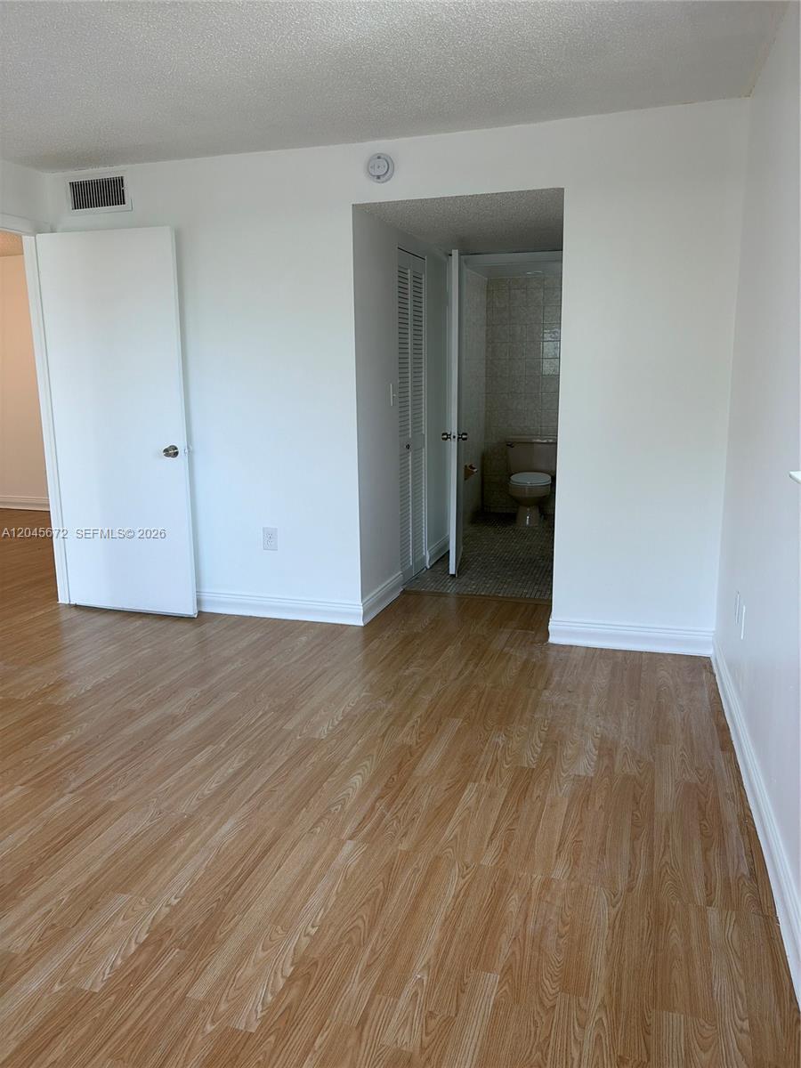 1150 Collins Avenue 404 Property Photo 11