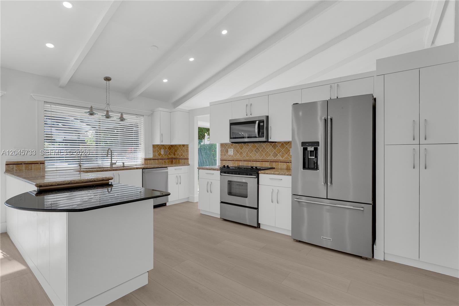 A12045733 Property Photo 17