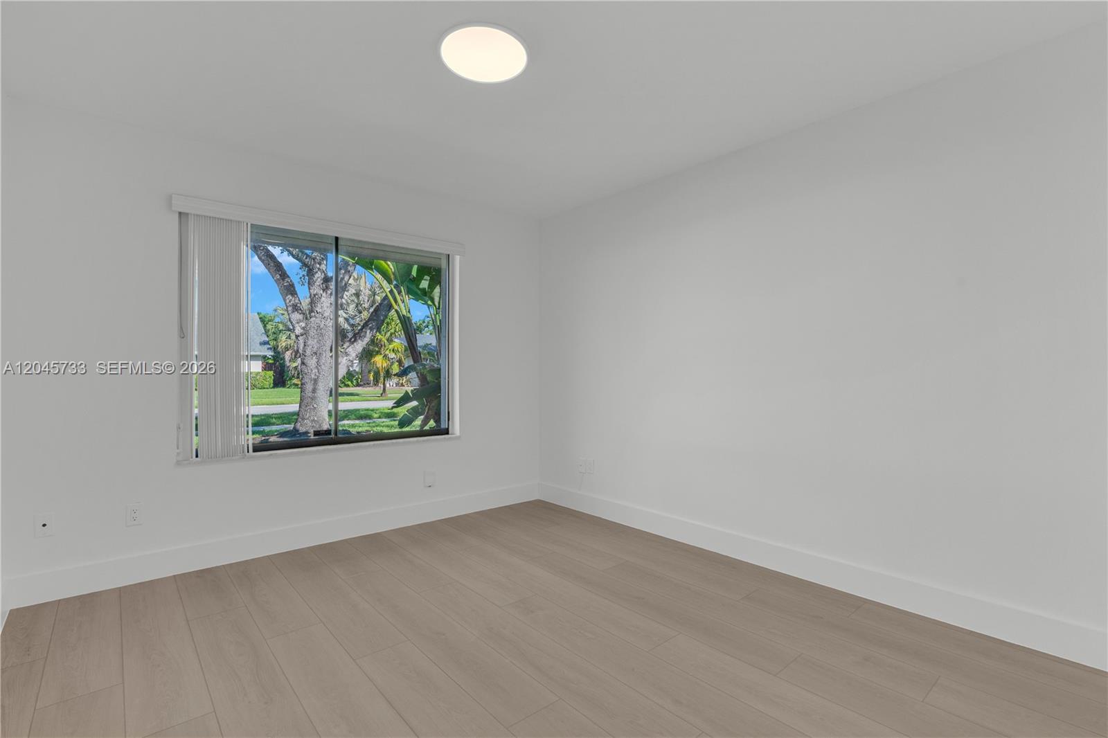 A12045733 Property Photo 25