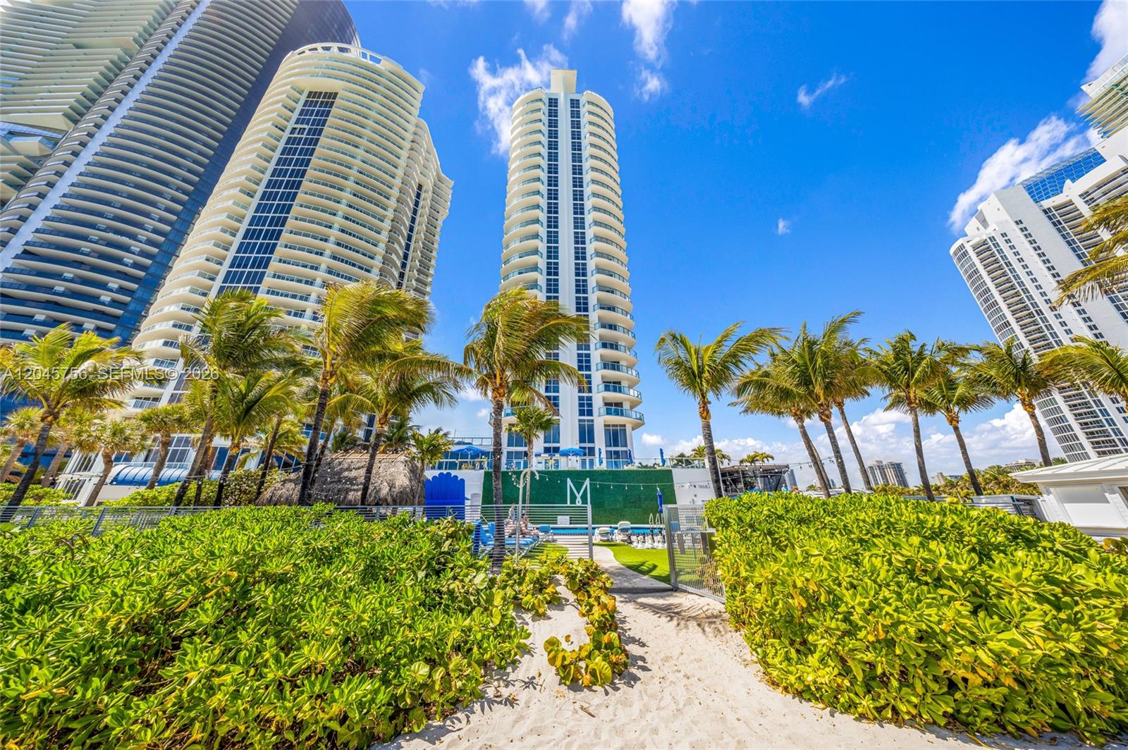 18683 Collins Avenue 1610 Property Photo 4